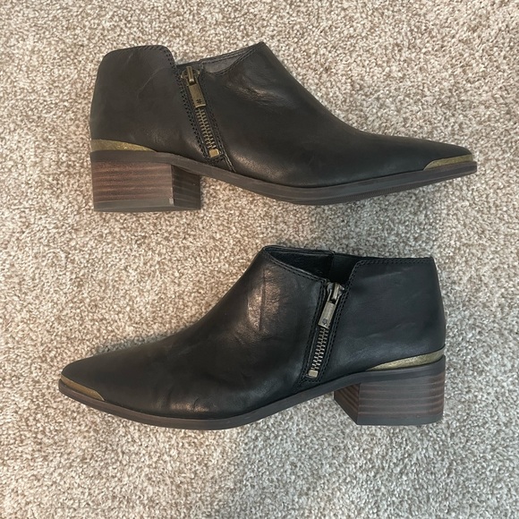 Lucky Brand Black Leather Pointy Toe Ankle Booties w Distressed Gold Accents Sz9 - Picture 4 of 8